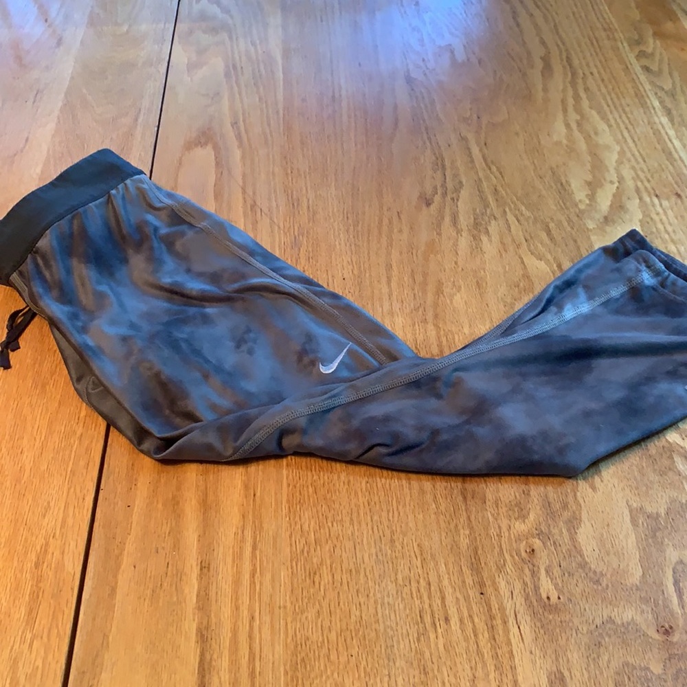 Nike Women’s Capris - Picture 4 of 9